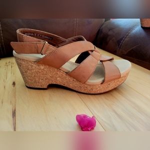 CLARKS BRAND CLARKS COLLECTION Giselle Beach Wedge sz9 1/2 D